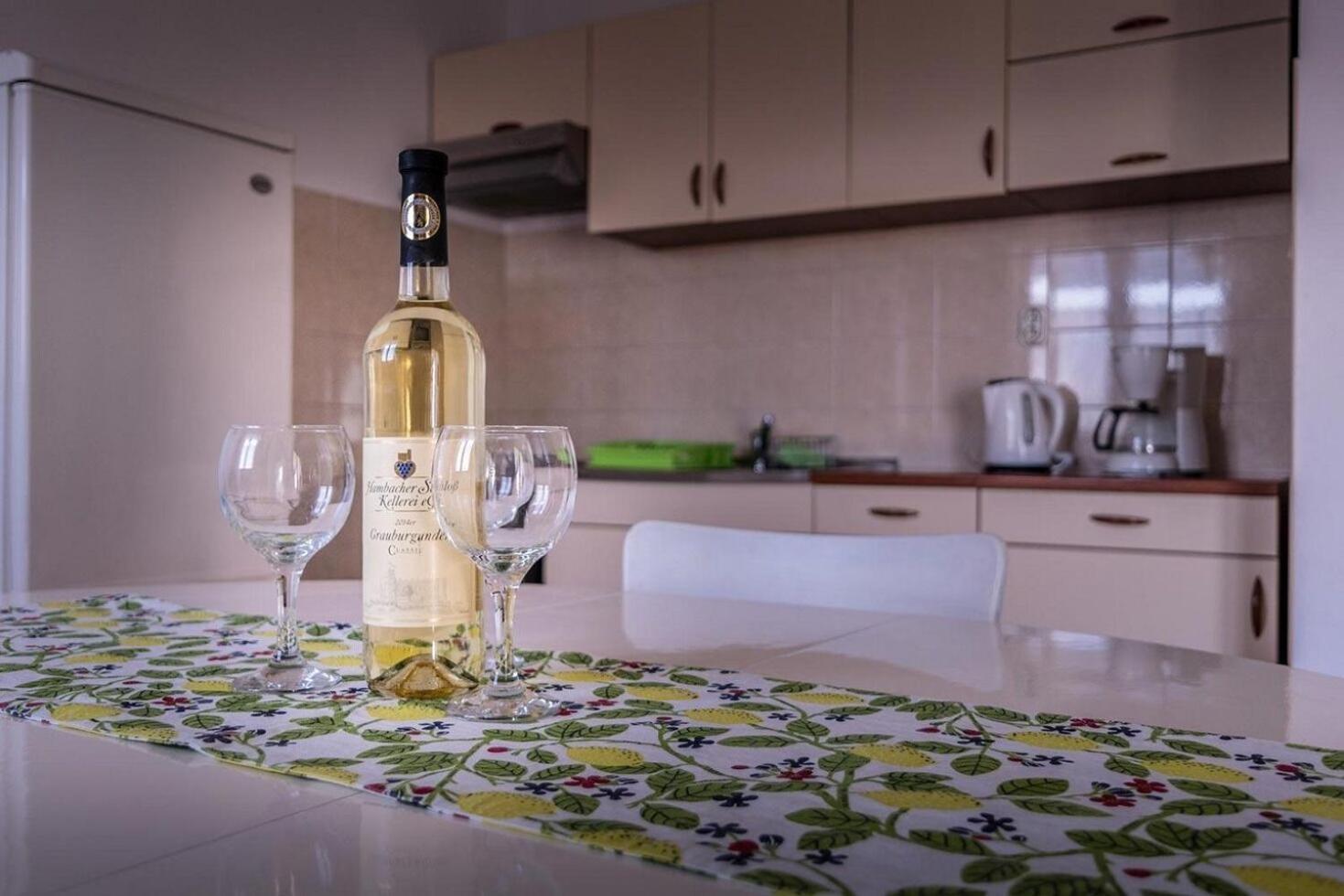 Apartments Brane - 100M From The Beach Trogir Exterior photo